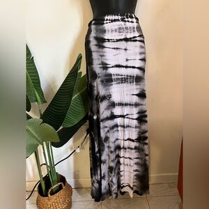 Urban Outfitters Black and White Pleated Maxi Skirt